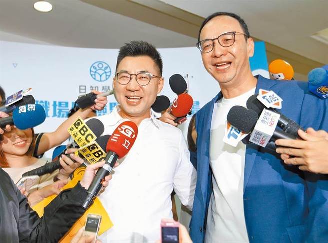 赵少康重回国民党，可能参选党主席，对现任国民党主席江启臣（左）、前党主席朱立伦（右）来说，都是一项变数。（资料照）