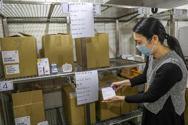 中央再配发给新竹县卫生局Flublok四价流感疫苗，目前库存共有9990剂公费流感疫苗。（罗浚滨摄）