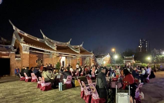 中华华人茶文化协会在三级古蹟张家祖庙举办别开生面的茶会。（中华华人茶文化协会提供／卢金足台中传真）