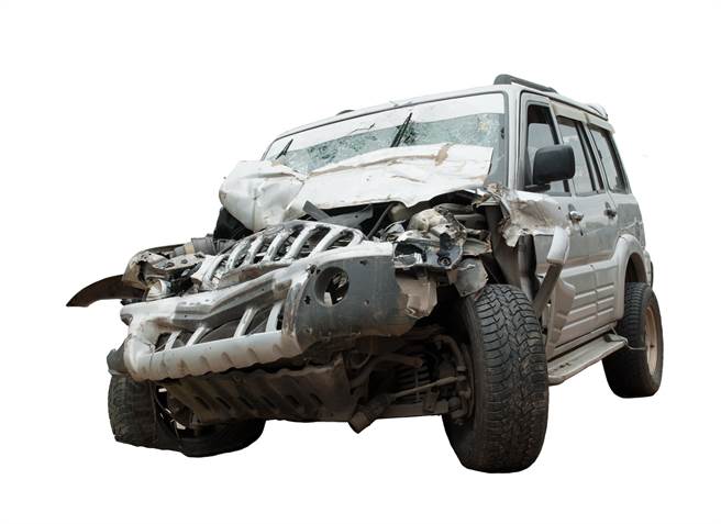 一名男子在新北市新店央北重劃區，無照駕駛撞變電箱，被民眾拍下，並抱怨深夜飆車擾人。不過網友看完影片，認為車速並不快，應該只是開車技術不佳，甚至打趣說「阿嬤轉彎都比他強」。（示意圖，非當事車輛。達志影像/shutterstock）