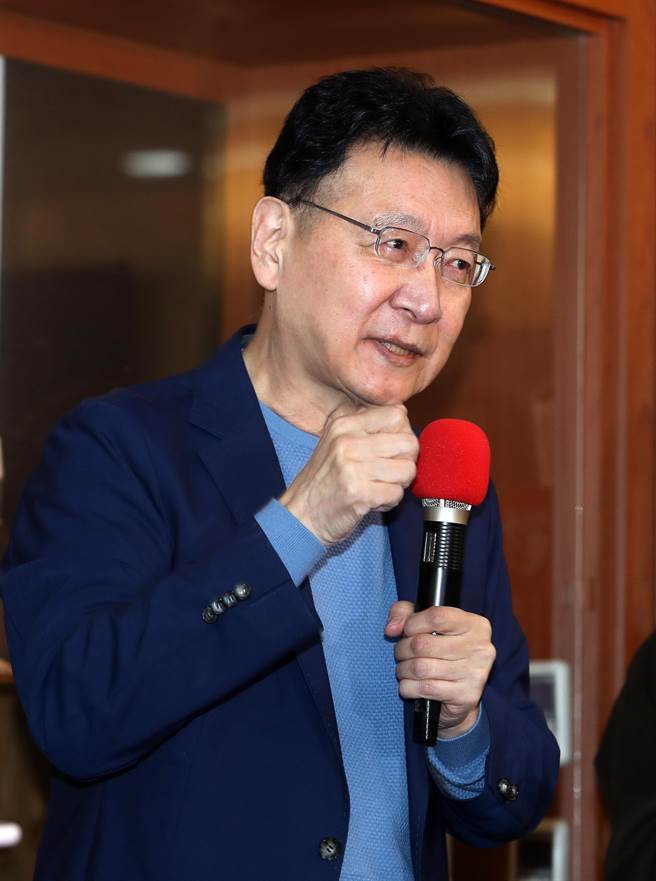 趙少康（圖）1日受訪表示，會站出來是因為前高雄市長韓國瑜多次勸說，加上自己對台灣現狀也很憂心，需要有人登高一呼，鬥鬥亂臣賊子、牛鬼蛇神，揭穿民進黨的謊言。（劉宗龍攝）