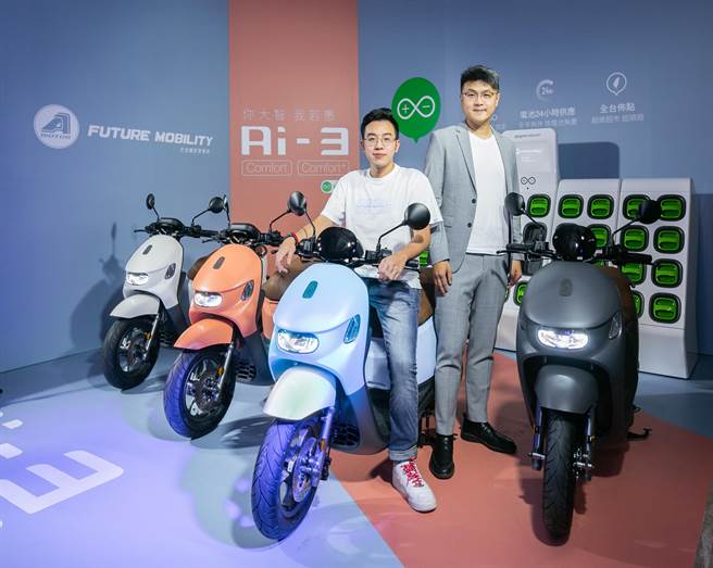 宏佳腾智慧电车执行长林东闵（右）、宏佳腾智慧电车特助锺亚成（左）。（宏佳腾提供）