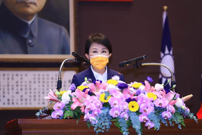 台中市長盧秀燕表示，期盼分局長及大隊長擔任新職後為台中市治安注入一股助力。（台中市政府提供／張妍溱台中傳真）