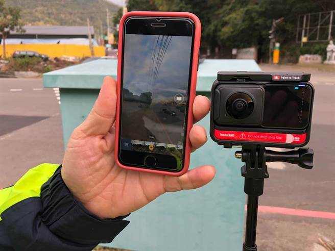 苗栗县警察局为有效解决热门景点塞车问题，採购「3公尺高360度Wifi环景摄影机科技工具」，即时掌控车流有效疏导。（警方提供／何冠娴苗栗传真）