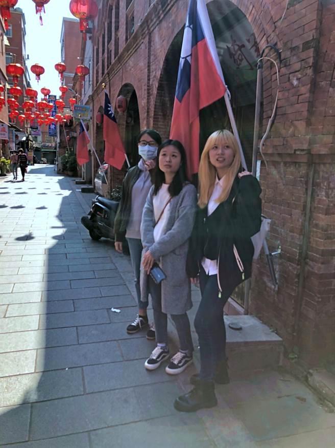 有着繁复拱圈的模范街，是金门必游的景点之一。（李金生摄）