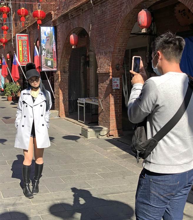 来！拍一张在网红景点留念的美照。（李金生摄）