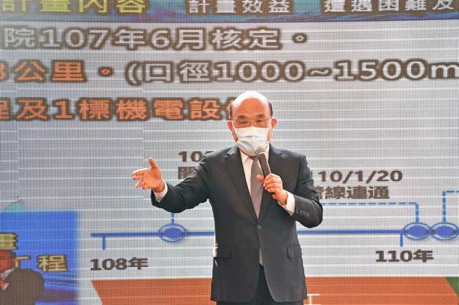 行政院长苏贞昌1日赴台水平镇供水厂，视察前瞻计画桃园－新竹备援管线工程。（行政院提供）