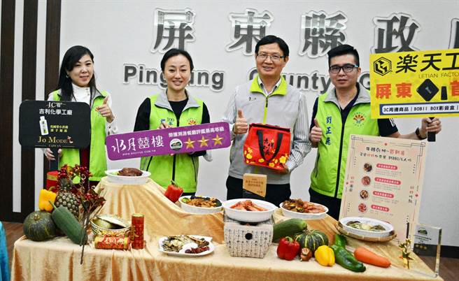 屏東在地業者不畏疫情、大打團體戰，合力推出外帶年菜與防疫包，搶攻年節商機。（林和生攝）