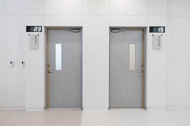 壁面选用整齐划一的模组尺寸墙板。（Photo Credit：台湾设计研究院）