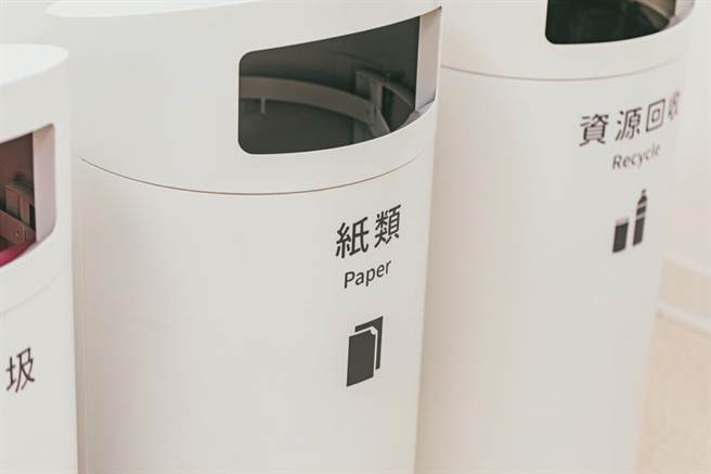 垃圾桶针对卫生所需求归纳定义三种分类：一般垃圾、纸类、资源回收。（Photo Credit：台湾设计研究院）