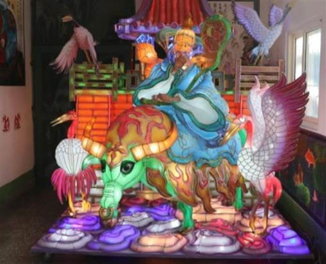 牛年灯会虽停办，台中看守所推出花灯展出，图为收容人的花灯作品。（台中看守所提供／陈淑芬台中传真）