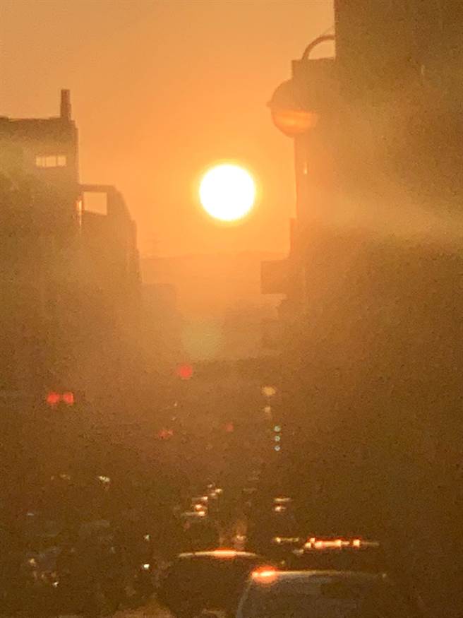 南投市区1日下午，再度出现「悬日」景观。（廖志晃摄）