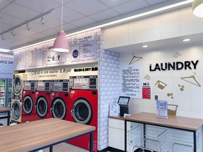 过年清洁好帮手，全家洗衣复合店推集章活动。（全家提供）