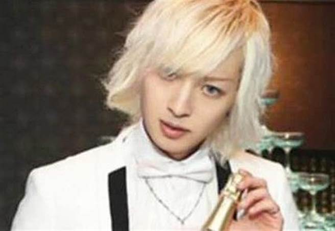 小柳出龙也曾是牛郎店红牌。(图/翻摄自推特)