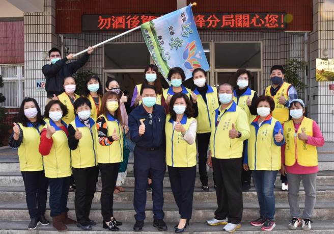 雾峰分局《好安心警察志工宣导团》1 日成立，除了持续强化「预防犯罪宣导」及「防制交通事故宣导」等工作，同时也希望让市民了解治（交）安执行成效。（雾峰分局提供／黄国峰台中传真）