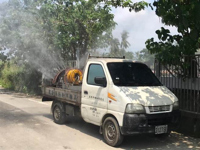 高雄市阿莲区一处养鹅场经例行性採样监测，检出高病原性禽流感H5N2阳性反应。高雄市动物保护处已启动标准作业的消毒程序。（高雄市农业局提供／林瑞益高雄传真）