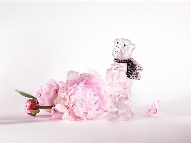 花漾迪奧淡香水BOBBY限量復刻版情境圖。（迪奧提供）