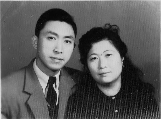 我的父母楊鵬和劉寒梅，攝於來台後數年。如今他們都已過世，我永遠地愛他們、懷念他們。（楊雨亭提供）