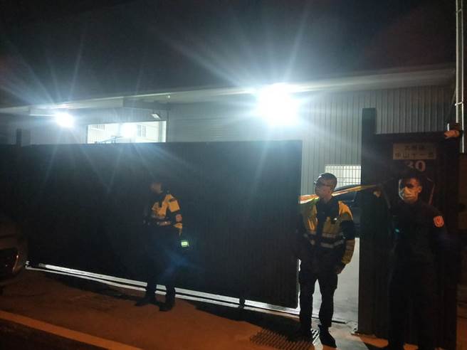 案发地点为一处室内球场，警方正进行採证调查厘清案情。（陈淑娥摄）