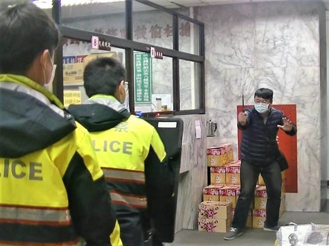防抢演练逼真。（警方提供／蔡依珍桃园传真）