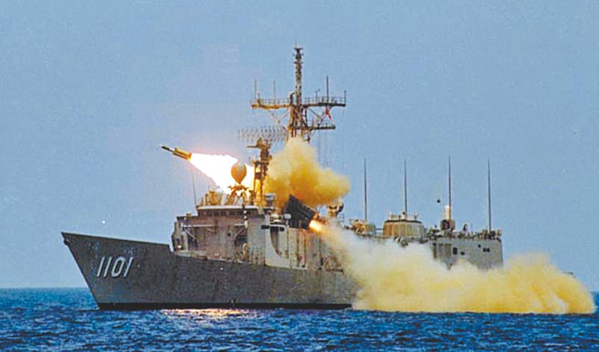 法务部、台湾高检署修订相关办案规定，将中科院纳为「准军事机关」加强联繫，以「涉及国安」为由，将商业机密全列为法定「重大营业秘密」案件范围，对国防、商业机密进行「双轨保护」，严防共谍窃密；图「雄风三型」试射影像。（摘自中科院官网）