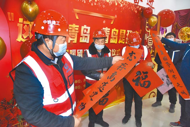 基於去年居家經驗與今年官方鼓勵就地過年政策下，今年年節打算宅在家的大陸民眾，如今正掀起一波居家健身消費的小高潮。（新華社）