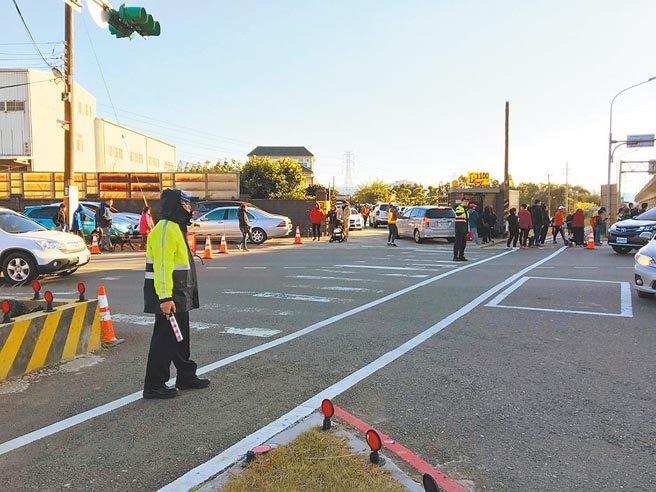 桃园市警局春节执法不打烊，加强交通疏导与酒驾取缔。（桃园市警局提供／黄婉婷桃园传真）