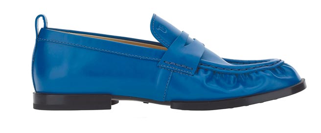 TOD'S海水蓝抓皱皮革乐福鞋，2万1200元。（TOD'S提供）