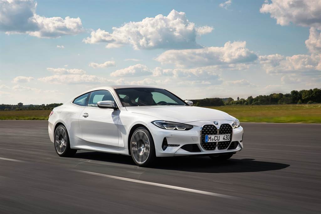 BMW 2021春季產品更新通報 M340i、M440i新增碳纖維車頂選配 7系列標配後輪轉向
