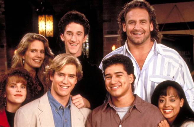 达斯汀戴蒙(后排中)曾演出情境喜剧《救命下课铃》。(图／达志影像)