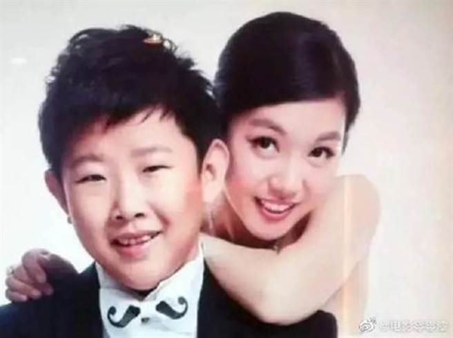 侯祥和老婆站在一起时，都会被取笑像是「母子」一样。（图／微博）