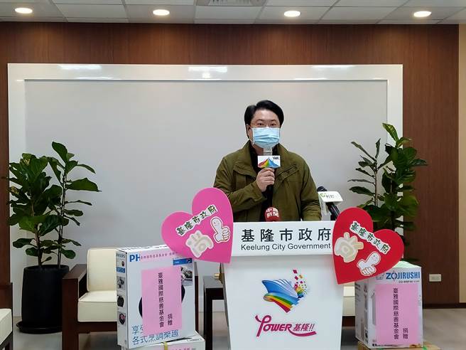 市長林右昌2日表示，農曆年節將近，為防範春遊人潮，廟口夜市不排除重啟人流管制措施。（陳彩玲攝）