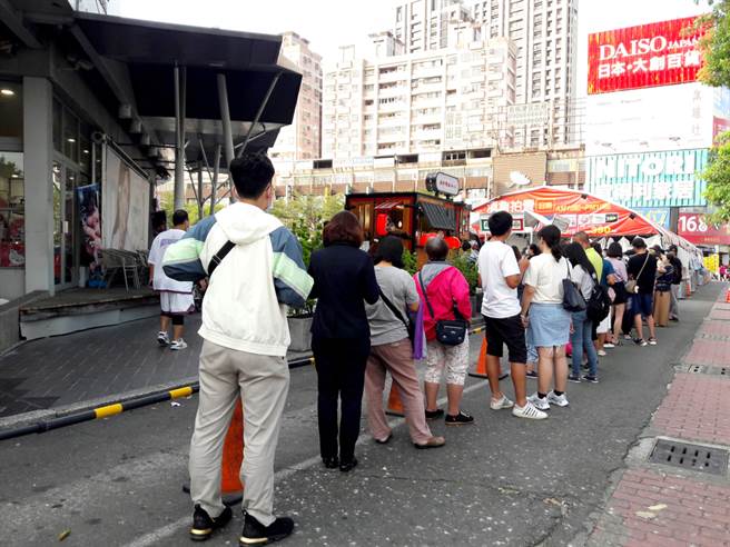 一位網友在臉書上分享，日前分享買早餐遇上的暖心經歷，讓眾人直呼實在是人情味爆棚啊！（示意圖／Shutterstock）