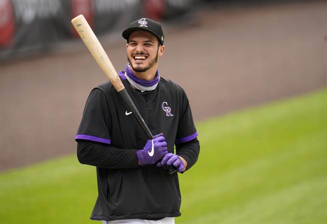 洛磯隊把明星三壘手阿瑞納多（如圖）和5000萬美元送到紅雀隊，換來5名球員。（美聯社資料照）