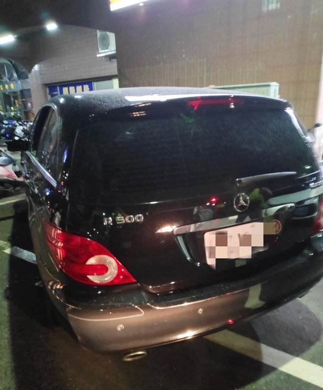 林男勾结外人利用调度赌金的空檔联合制造「假窃案」，偷走车内的250万元。（翻摄画面／洪浩轩高雄传真）