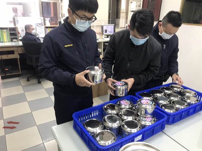 餐饮业者准备春节暖心便当员警吃饱储备好体力。(警方提供／吕筱蝉桃园传真)