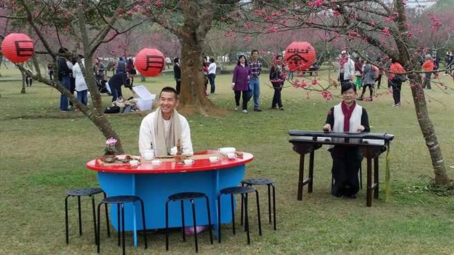 「暨大樱花季」以音乐、舞蹈、品茗为活动元素，2月2日起至3月14日，假日除了有在地表演团队演出，还有茶道品茗、精品咖啡试饮活动。（暨大提供／黄立杰南投传真）