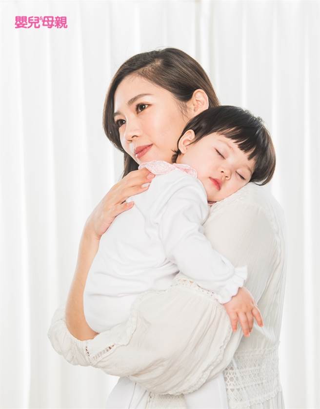 不摇不抱实用哄睡法，做到3件事，帮助孩子自己睡过夜。 (图/婴儿与母亲提供)