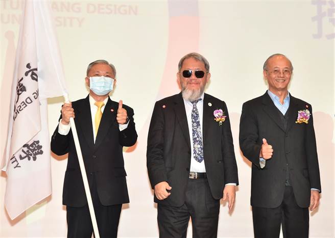 东方设计大学邀请米堤饭店集团总经理李丽裕（中）为学校把脉，右为该校董事长锺瑞国。（林瑞益摄）