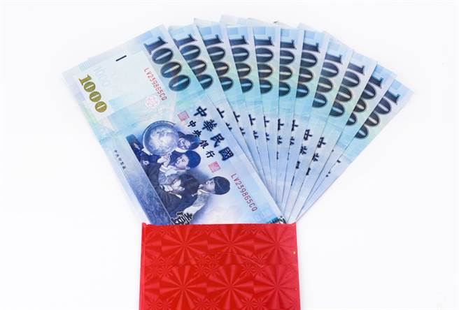 老板如果不小心多给了薪水，员工到底该不该返还？律师答案让眾人意外。(示意图/达志影像)