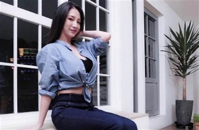 林采缇产后重心都摆在健身上，以求能恢復完美外型，继续演艺工作。(翻摄自林采缇IG)