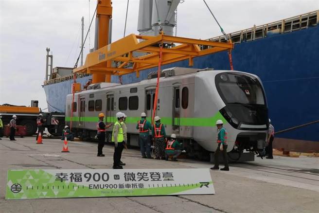 台铁新引进的EMU900型通勤电联车被誉为「史上最美区间车」。（台铁局提供／本报资料照）