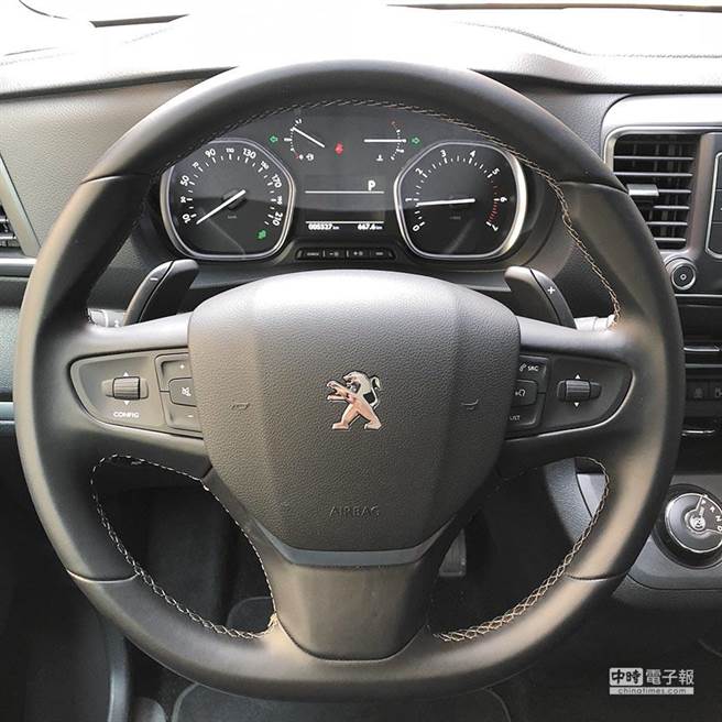 防车道偏离系统自2025年起，手离方向盘15秒需警示。（本报资料照）