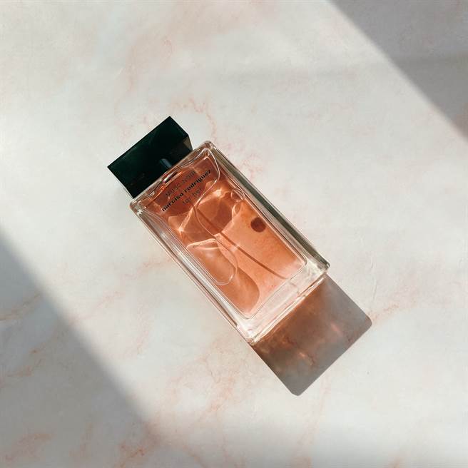 for her MUSC NOIR 深情缪思淡香精。（邱映慈摄）