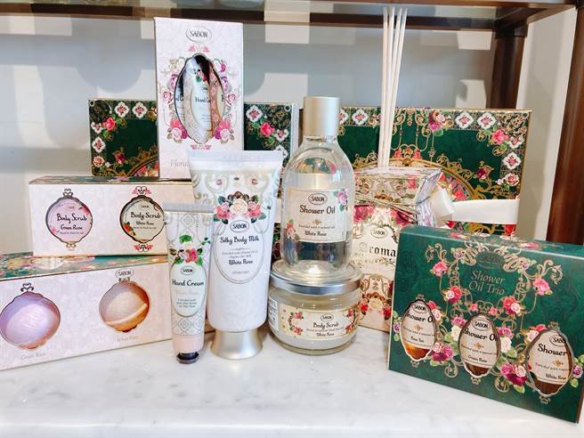 白玫瑰系列另外推出身体磨砂膏、丝绸身体乳液、护手霜、薰香组、沐浴球、沐浴油等单品。（邱映慈摄）