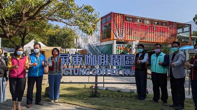 「屏东咖啡园区」2日在吾拉鲁滋部落开幕，包括咖啡体验馆、咖啡产业技研中心、咖啡展销中心，是咖啡爱好者不可错过的新景点。（潘建志摄）