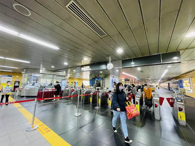 北市府交通局公布春節壅塞路段、交通措施，並呼籲搭大眾運輸免塞車。（吳康瑋攝）