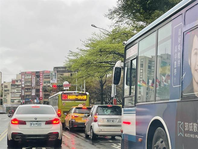 北市府交通局公布春節壅塞路段、交通措施，並呼籲搭大眾運輸免塞車。（吳康瑋攝）