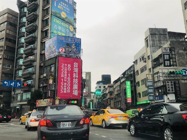 北市府交通局公布春節壅塞路段、交通措施，並呼籲搭大眾運輸免塞車。（吳康瑋攝）