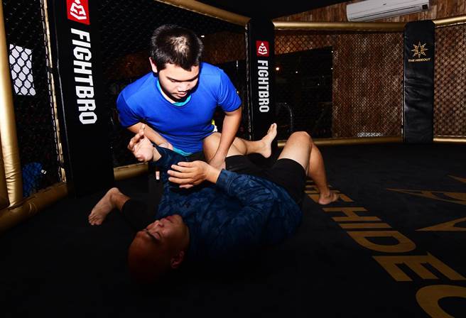 去年台东某高职遭霸凌学生，学习综合格斗，身心都变得更强壮。（庄哲权摄） 